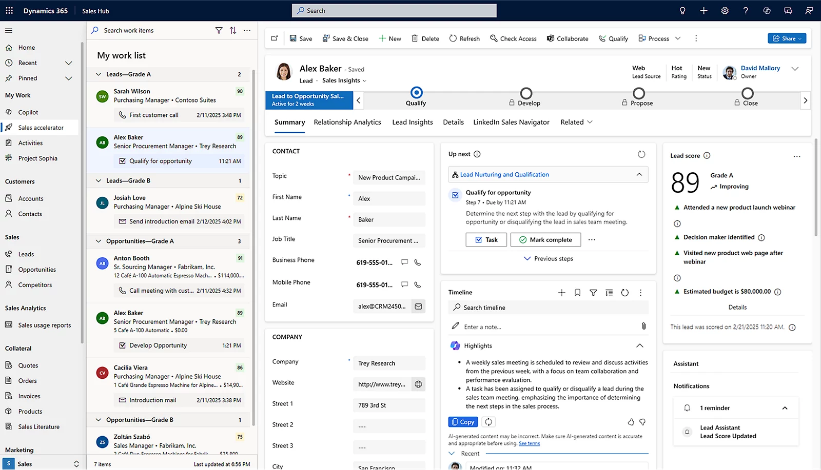 Capture officielle de Dynamics 365 Sales montrant une liste de travail, une fiche lead, le score et les prochaines actions